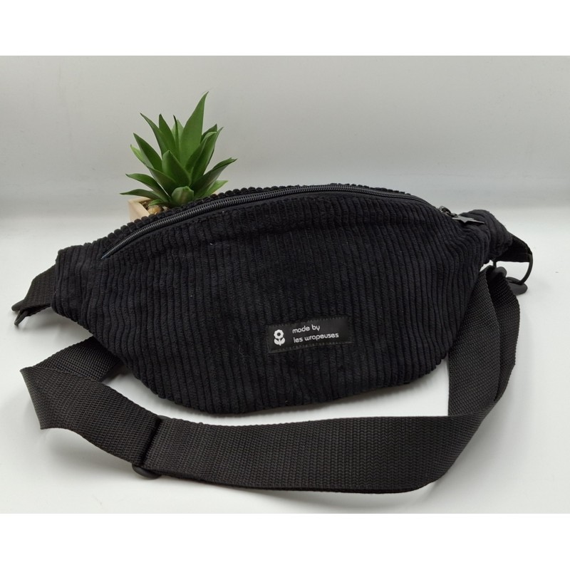 sac banane noir en velours côtelé